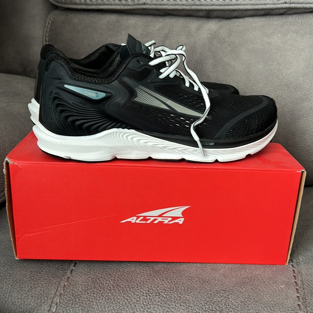 NEW in Box- Torin 5 - Black - Size 8.5